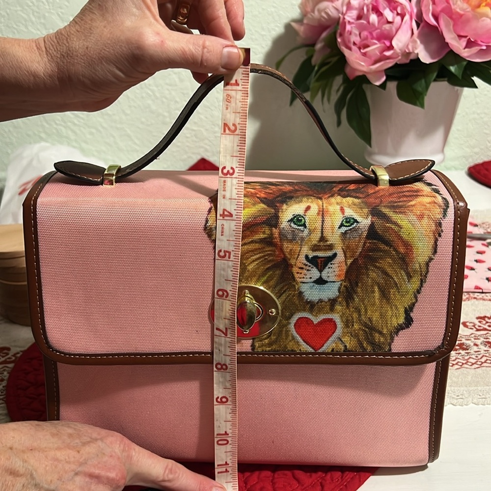 Lion Heart purse - Picture 11 of 15